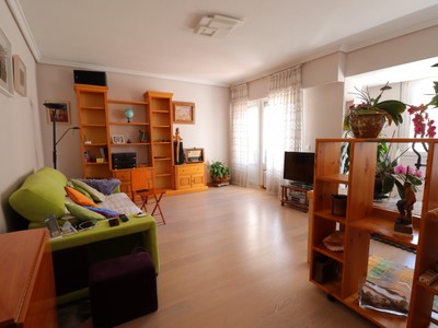 Piso en venta en Vitoria, Centro, con 5 dormitorios, 3 baños, trastero y 2 terrazas