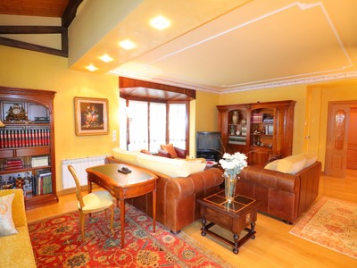 Chalet en venta en Vitoria, Armentia, con 8 dormitorios, 5 baños, 5 plazas de garaje, trastero, 2 terrazas y terreno