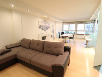 Piso en alquiler en Vitoria, Centro, con 2 dormitorios, 2 baños y plaza de garaje