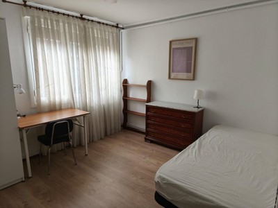 Piso en alquiler en Vitoria, Adurza, con 3 dormitorios y baño