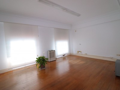 Piso en venta en Vitoria, Centro, con 4 dormitorios y 2 baños