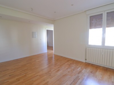 Piso en alquiler en Vitoria, Centro, con 2 dormitorios y baño