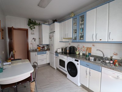 Piso en venta en Vitoria, San Martín, con 3 dormitorios, 2 baños, plaza de garaje y trastero