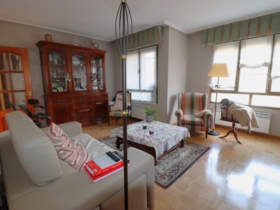 Piso en venta en Vitoria, San Martín, con 3 dormitorios, 2 baños, plaza de garaje y trastero