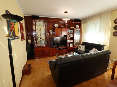 Piso en venta en Vitoria, Pintores, con 3 dormitorios, 2 baños y plaza de garaje