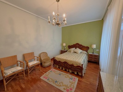 Piso en alquiler en Vitoria, Centro, con 2 dormitorios, baño y terraza