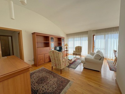 Piso en alquiler en Vitoria, Centro, con 2 dormitorios, 2 baños, plaza de garaje, trastero y 2 terrazas