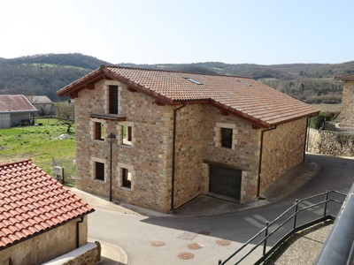 Casa en venta en Elosu, con 6 dormitorios, 6 baños y terreno