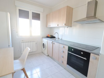 Piso en venta en Vitoria, Casco Viejo, con 3 dormitorios, baño y trastero