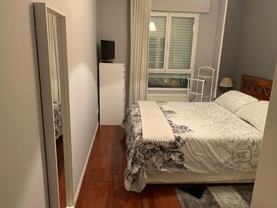 Piso en alquiler en Vitoria, Ibaiondo, con 2 dormitorios, baño, plaza de garaje y trastero