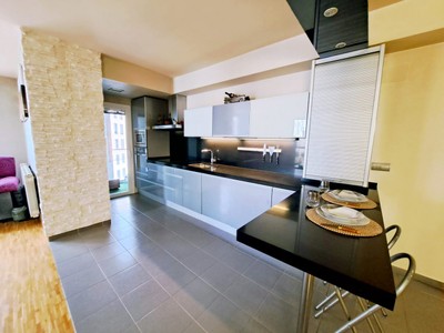 Piso en venta en Vitoria, Zabalgana, con 3 dormitorios, 2 baños, 2 plazas de garaje, trastero y terraza