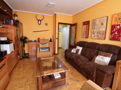 Piso en venta en Vitoria, Lakua, con 2 dormitorios, baño, plaza de garaje, trastero y terraza
