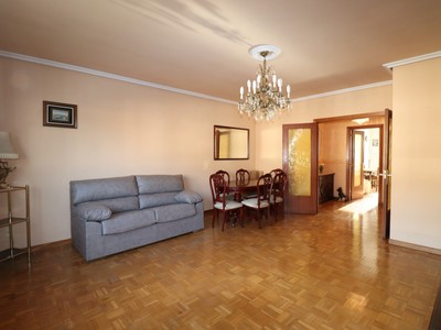 Piso en alquiler en Vitoria, Ariznavarra, con 3 dormitorios, baño y aseo