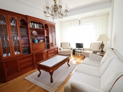 Piso en alquiler en Vitoria, Avenida, con 2 dormitorios, 2 baños y terraza