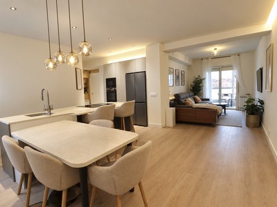Piso en venta en Vitoria, Aranbizkarra, con 3 dormitorios, baño y terraza