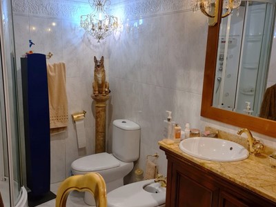 Piso en venta en Vitoria, Centro, con 2 dormitorios, baño y 2 balcones