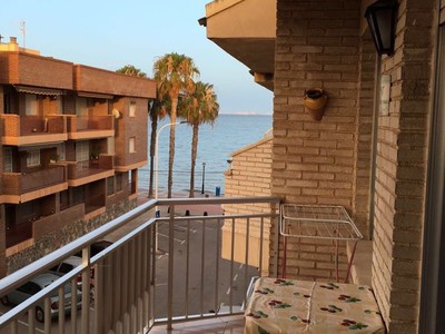 Piso en venta en Los Alcazares, con 2 dormitorios, baño, plaza de garaje y balcón