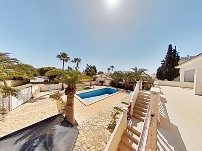 Chalet en venta en Orihuela Costa, con 7 dormitorios, 4 baños, plaza de garaje, trastero y terreno