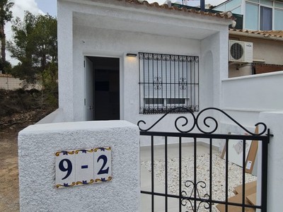 Adosado en venta en Orihuela Costa, con 1 dormitorio y baño