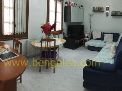 Casa en venta en Barakaldo, Bidegorri Ferrerias, con 3 dormitorios, baño, balcón y terraza