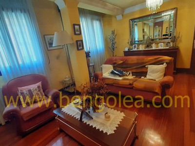 Piso en venta en Barakaldo, Céntrico, con 2 dormitorios y baño