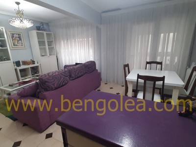 Piso en venta en Barakaldo, Céntrico, con 2 dormitorios, baño y balcón