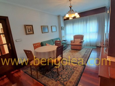 Piso en venta en Barakaldo, Super Céntrico, con 2 dormitorios, 2 baños, trastero y balcón