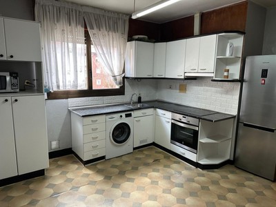 Piso en venta en Barakaldo, San Vicente, con 3 dormitorios y baño