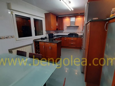 Piso en venta en Barakaldo, Murrieta, con 3 dormitorios, 2 baños, plaza de garaje y balcón