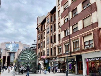 Piso en venta en Barakaldo, Super Céntrico, con 3 dormitorios y 2 baños