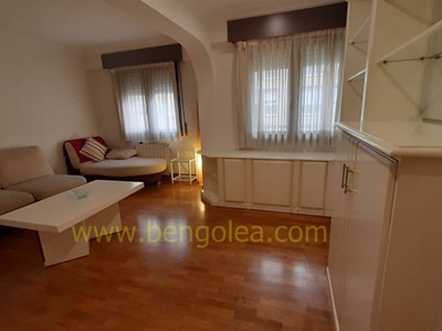 Piso en venta en Barakaldo, San Vicente, con 2 dormitorios, baño y balcón