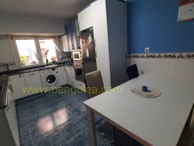 Piso en venta en Barakaldo, Centro, con 2 dormitorios y baño