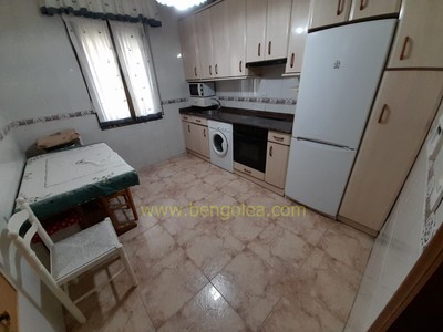 Piso en venta en Barakaldo, Lasesarre, con 2 dormitorios, baño y balcón