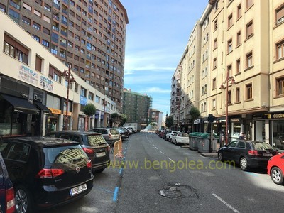 Piso en venta en Barakaldo, Avenida Libertad, con 3 dormitorios y baño