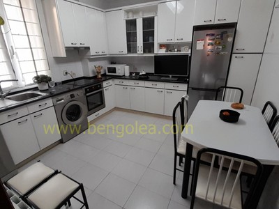 Piso en venta en Barakaldo, Centro, con 3 dormitorios, baño y balcón