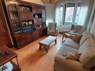 Piso en venta en Barakaldo, Céntrico, con 3 dormitorios, baño, trastero y 2 balcones