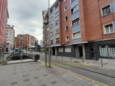 Piso en venta en Santurtzi, Kabiezes, con 2 dormitorios, baño, trastero y balcón