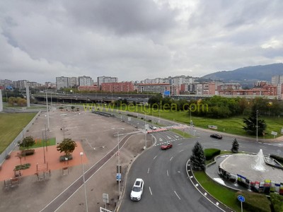 Piso en venta en Barakaldo, Ansio, con 3 dormitorios, baño y balcón