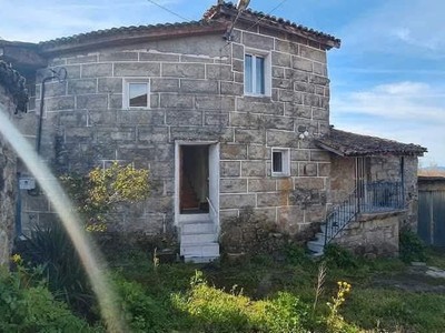Casa en venta en Ourense, Paderne De Allariz, con 3 dormitorios, baño, plaza de garaje, terraza y terreno