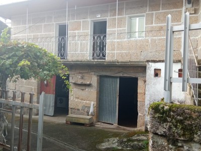 Casa en venta en Paderne De Allariz, Paderne De Allariz, con 3 dormitorios, baño y balcón