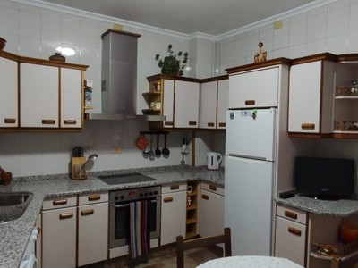 Apartamento en venta en Allariz, con 2 dormitorios, baño, plaza de garaje y trastero