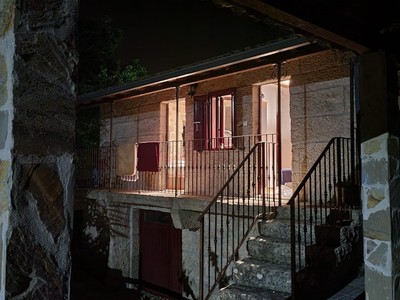 Casa en venta en Ourense, A Merca, con 4 dormitorios, 4 baños, balcón y terraza