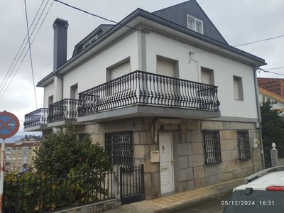 Chalet en venta en Ourense, A Granxa, con 6 dormitorios, 3 baños, plaza de garaje, trastero, balcón y terraza