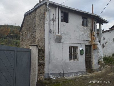 Adosado en venta en Ourense, con 4 dormitorios y 2 baños