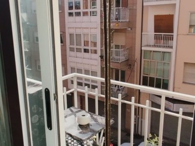Apartamento en venta en Ourense, con 3 dormitorios, baño y balcón