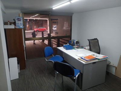 Oficina en alquiler en Ourense, Ourense, con baño