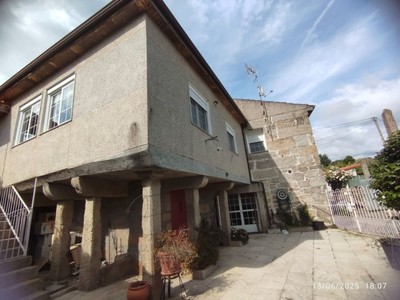 Adosado en venta en Paderne De Allariz, Paderne De Allariz, con 4 dormitorios, 2 baños, aseo, 3 plazas de garaje y balcón