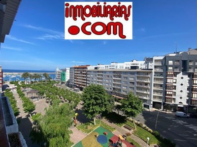 Piso en venta en Castro Urdiales, Centro, con 4 dormitorios, 3 baños y terraza
