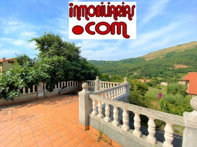Chalet en venta en Castro Urdiales, Baltezana, con 6 dormitorios, 2 baños, plaza de garaje, trastero, balcón, terraza y terreno