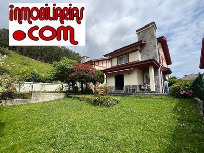 Chalet en venta en Castro Urdiales, Samano, con 3 dormitorios, 2 baños, plaza de garaje, trastero, terraza y terreno
